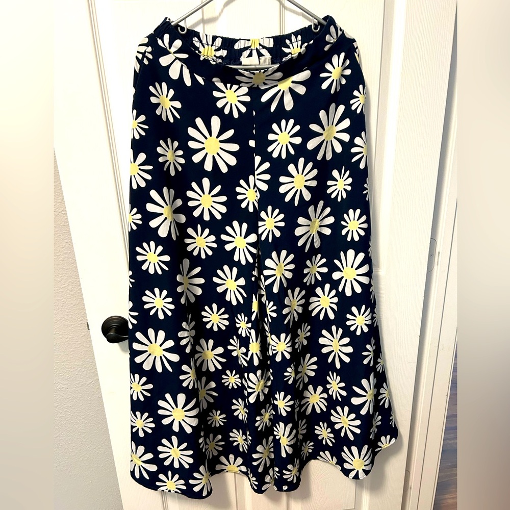 Cato High-Rise Super wide leg Daisy print Pull-on Navy/white dress pants Small